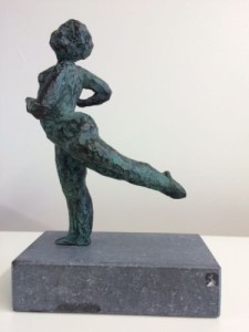 Overbeeke Frida van - Sporten - Bronsplastiek 4 x 16 cm - € 500,= - OVE002